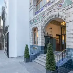 entrance-broad-street.webp